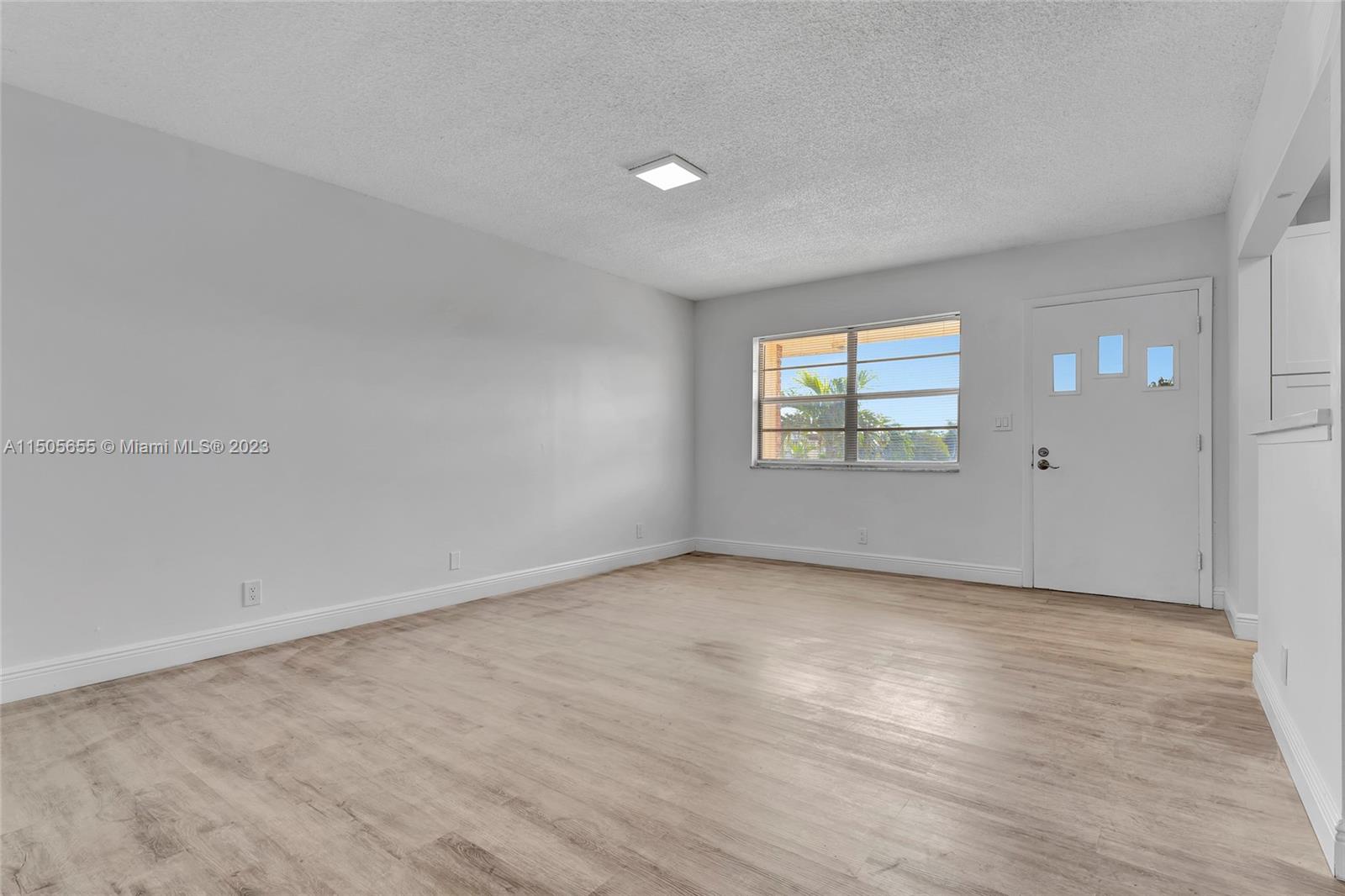 UNIVERSITY MANORS CONDO - Residential Lease