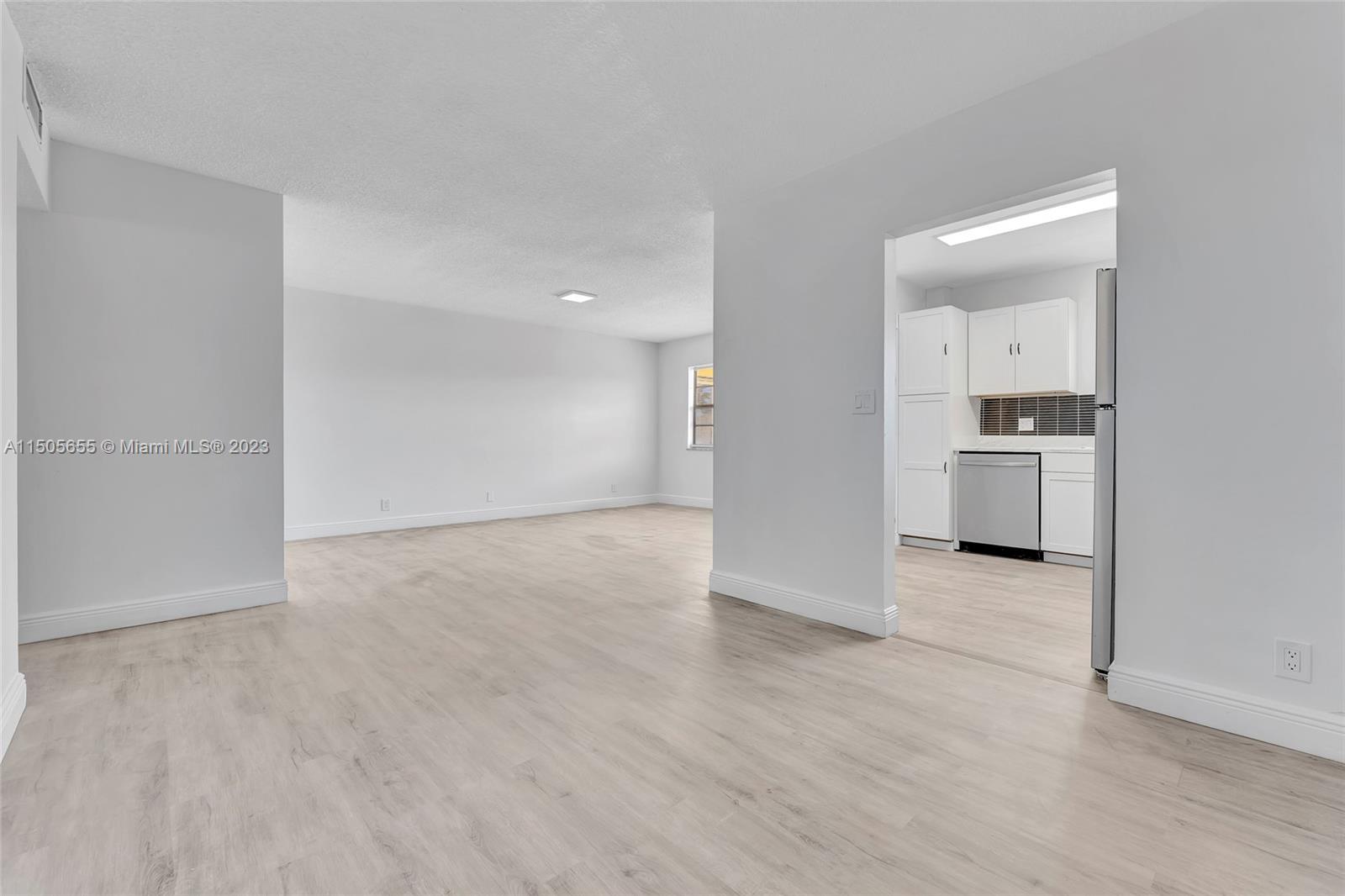 UNIVERSITY MANORS CONDO - Residential Lease