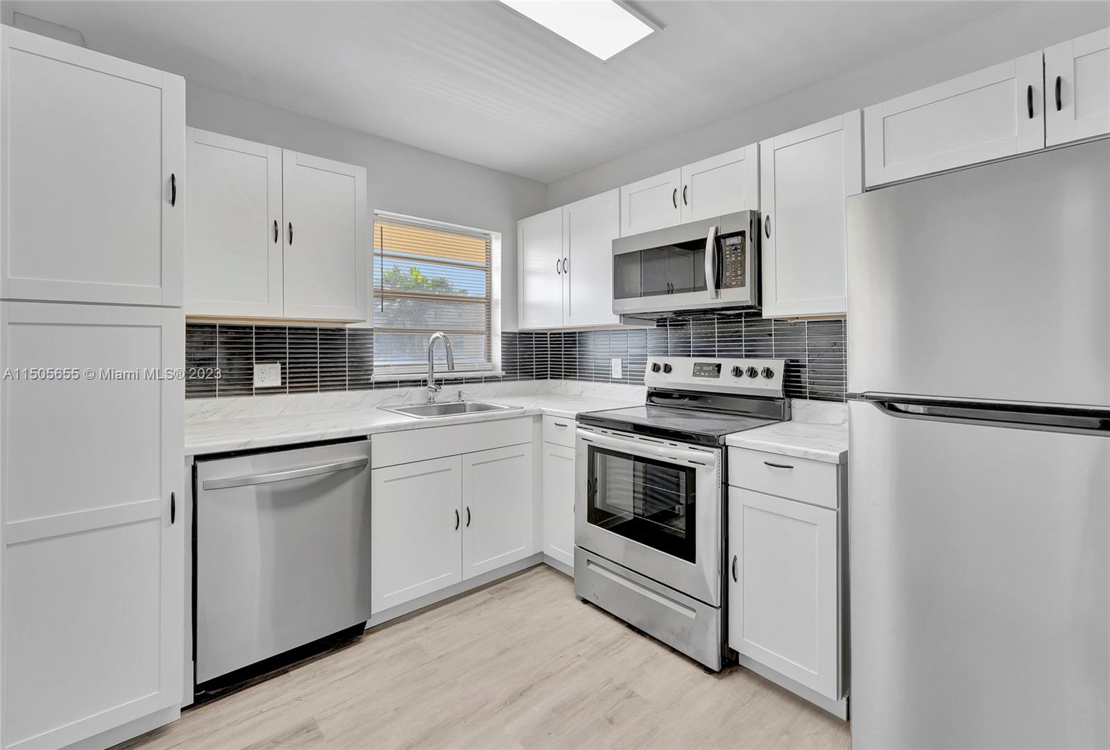 UNIVERSITY MANORS CONDO - Residential Lease