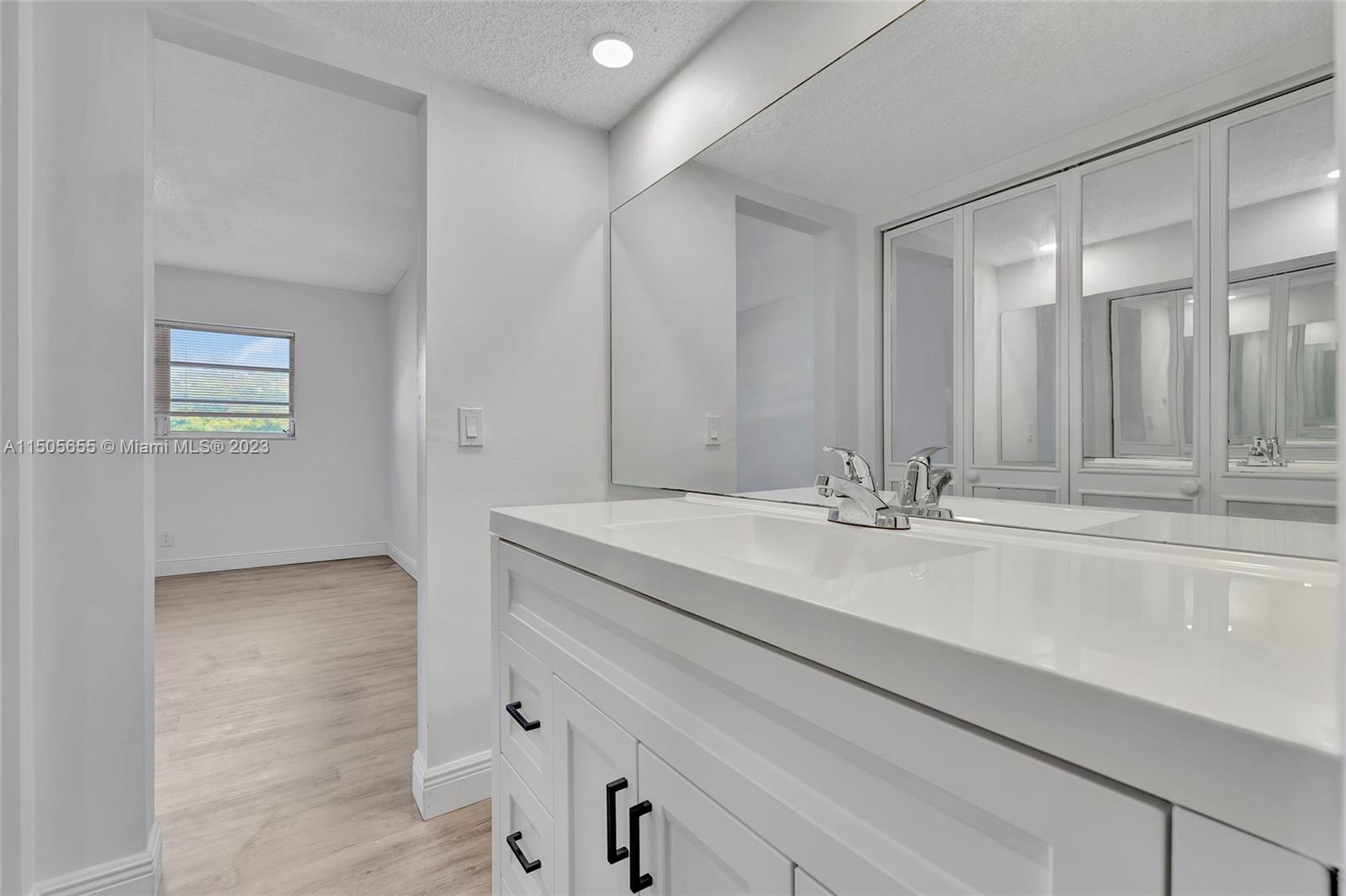 UNIVERSITY MANORS CONDO - Residential Lease