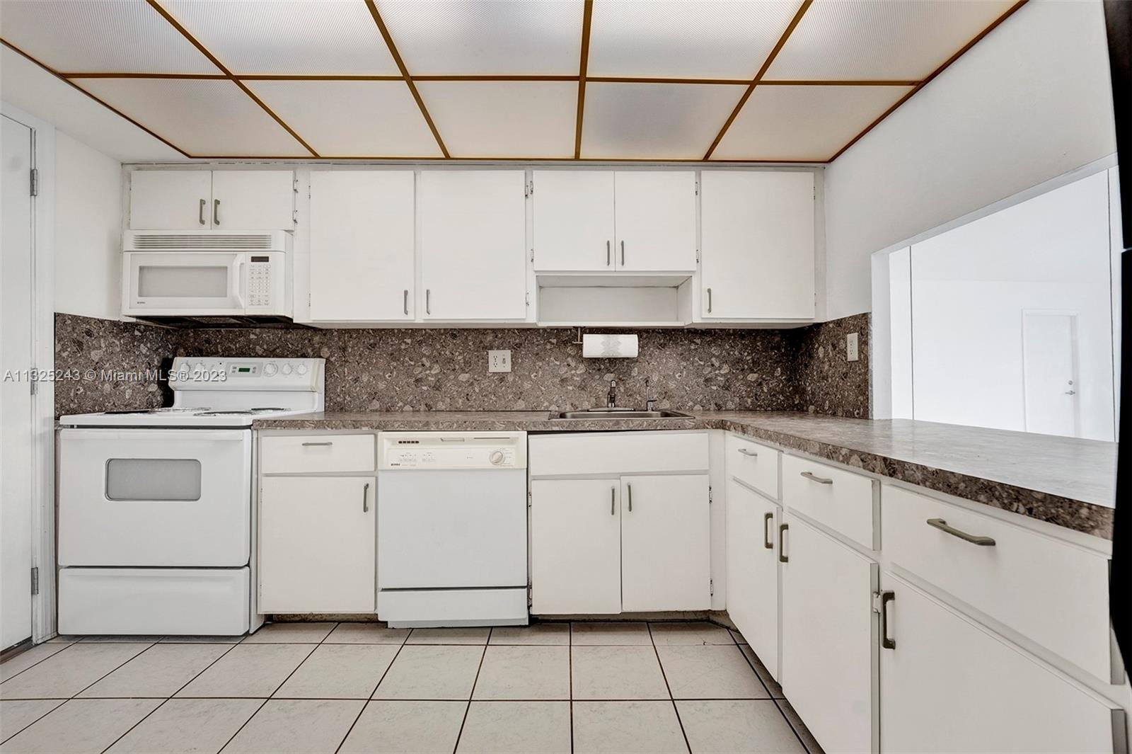 Photo 11 of 24 of 1000 NE 191st St 23 condo