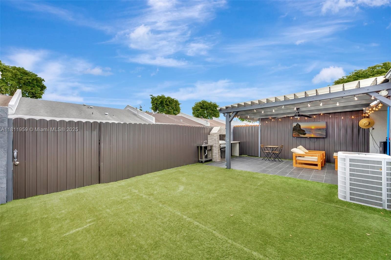 EVERGREEN HOMES VILLAS - Residential