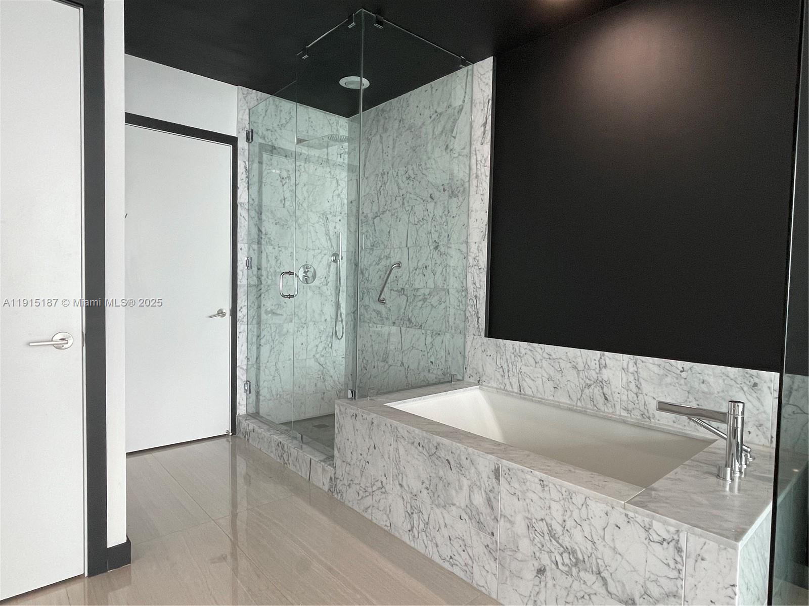 Gran Paraiso Condo - Residential Lease