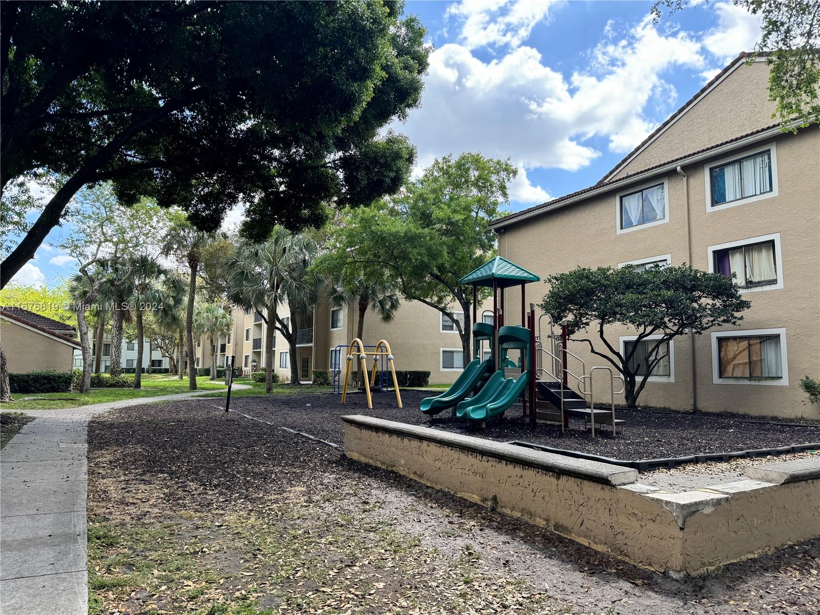 VISCONTI CONDO - Residential