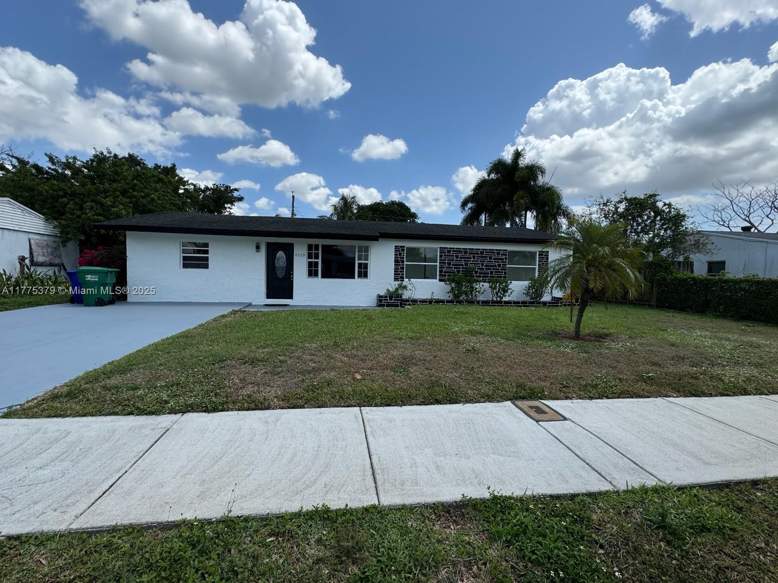4529 Sw 24th St, Fort Lauderdale, Broward County, Florida - 3 Bedrooms  
2 Bathrooms - 