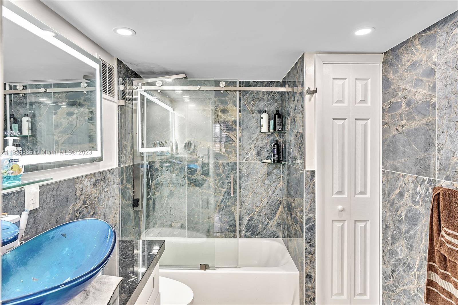 WATERSIDE TOWERS CONDO - Residential