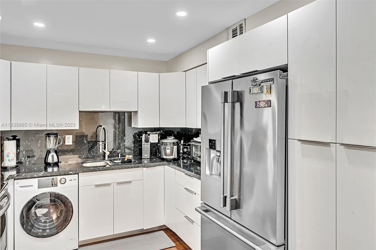 WATERSIDE TOWERS CONDO - Residential