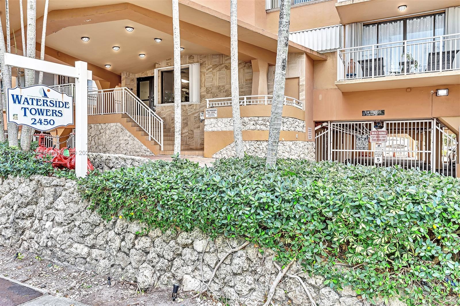 WATERSIDE TOWERS CONDO - Residential