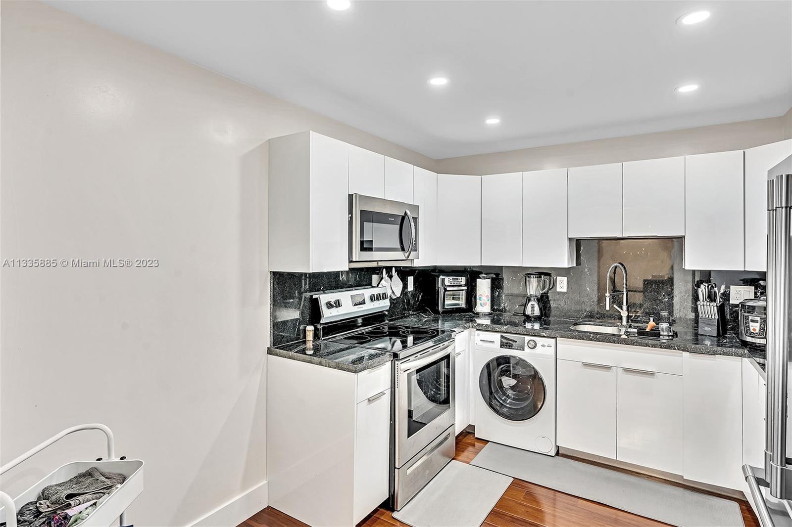 WATERSIDE TOWERS CONDO - Residential