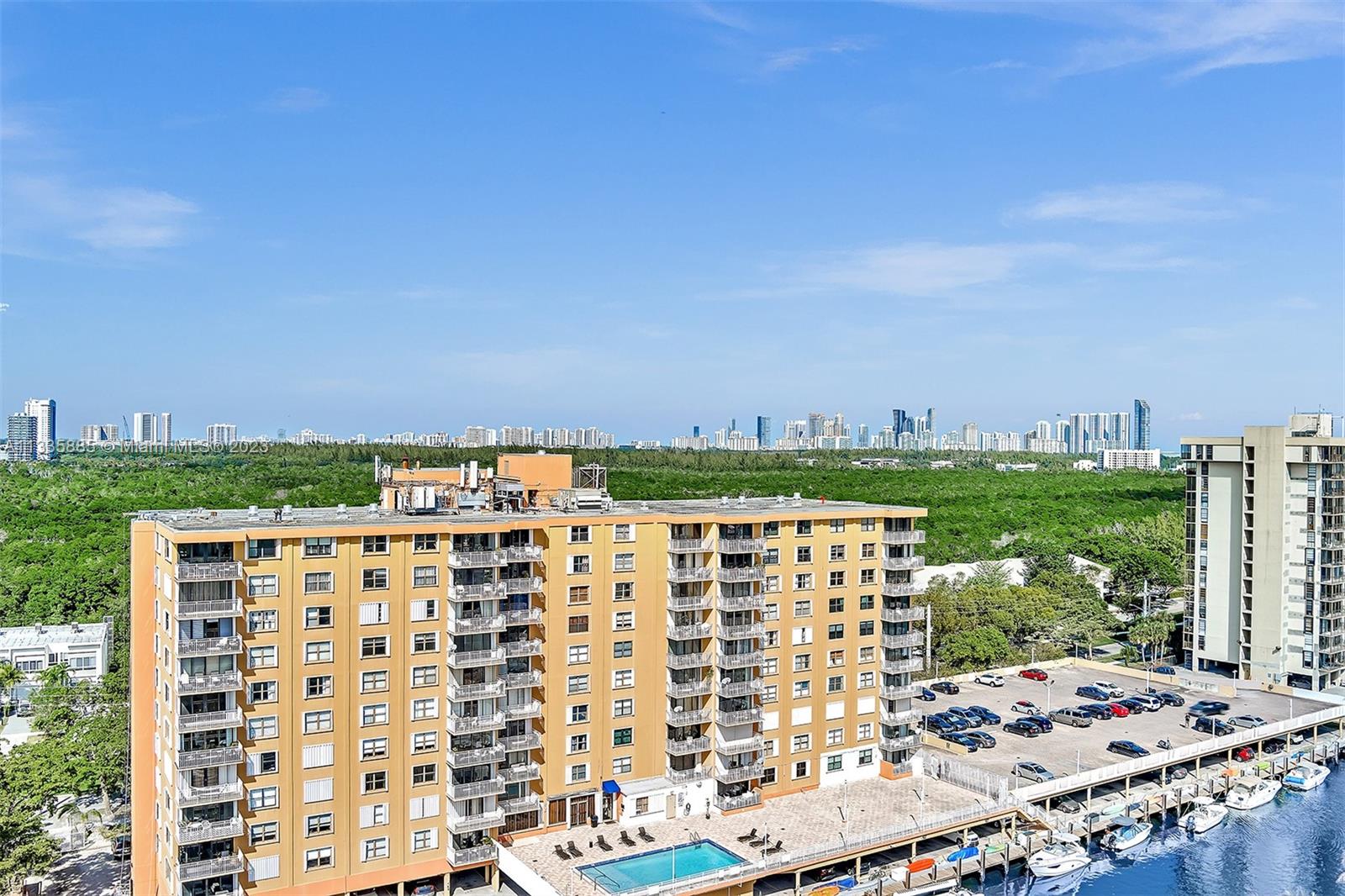 WATERSIDE TOWERS CONDO - Residential