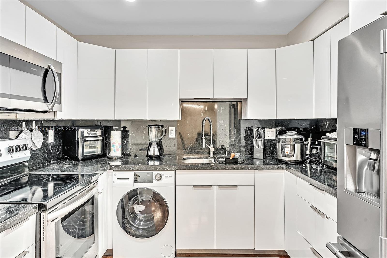 WATERSIDE TOWERS CONDO - Residential