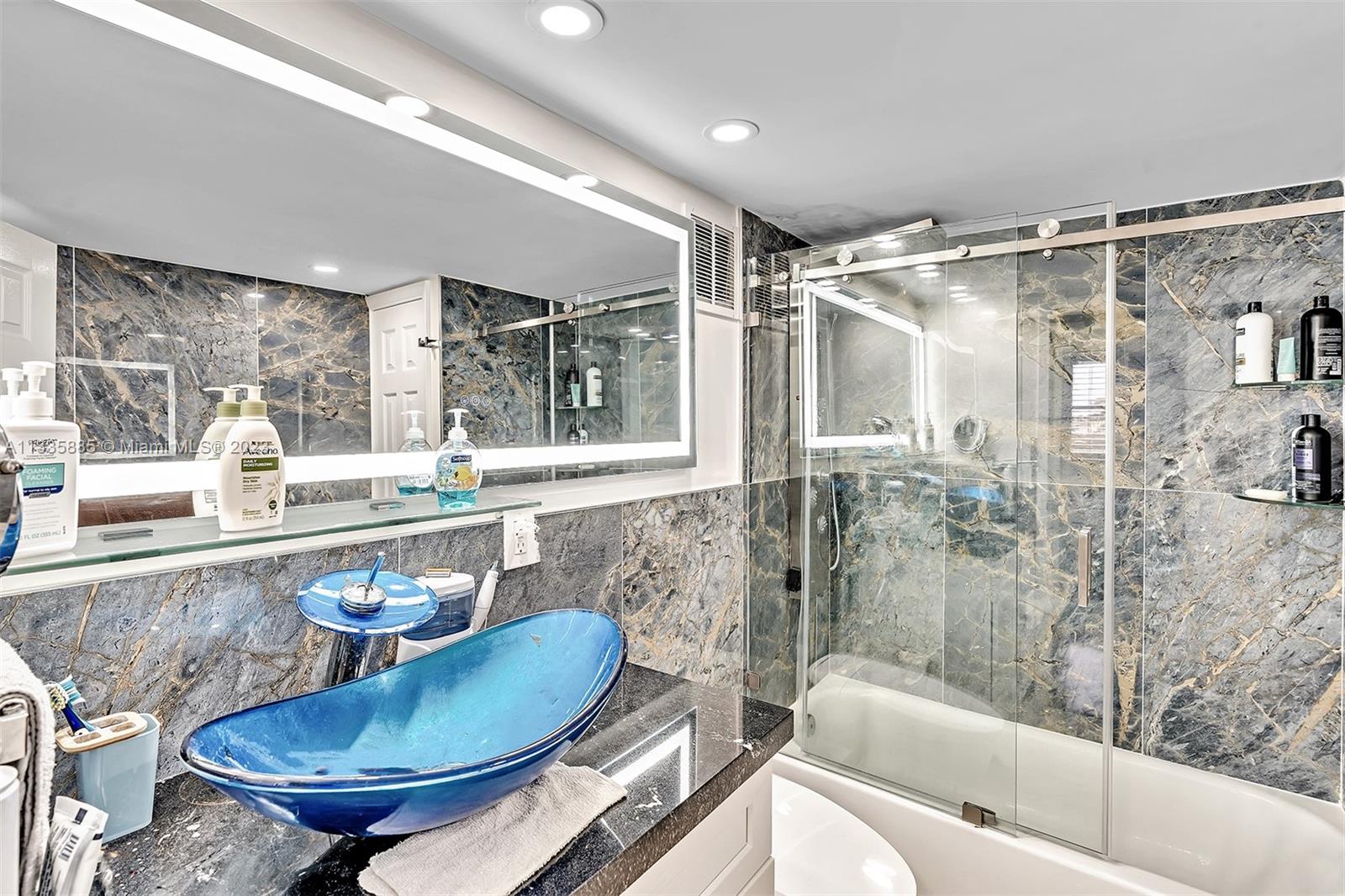 WATERSIDE TOWERS CONDO - Residential