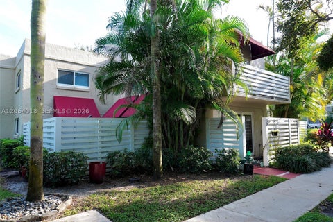 Photo of 541 NW 98th Ave, Plantation, FL 33324 (MLS # A12064018)