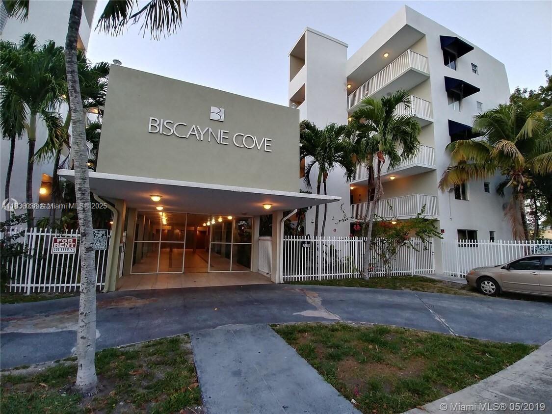 Fabulous 2-Bedroom, 1-Bath Apartment – Excellent Value in Prime Location
This beautifully apartment offers modern living with fantastic features, all at a great price.
Property Highlights:
2 spacious bedrooms with ample closet space
1 modern bathroom with updated fixtures
Fully renovated kitchen featuring stainless steel appliances and contemporary finishes
Semi open-concept living and dining area
Secure parking included for added safety and convenience
Excellent location close to shops, restaurants, public transit, and major highways
Move-in ready – no updates needed
Great value for a perfect unit in a high-demand area
Don't miss this opportunity for this amazing apartment in a desirable neighborhood!