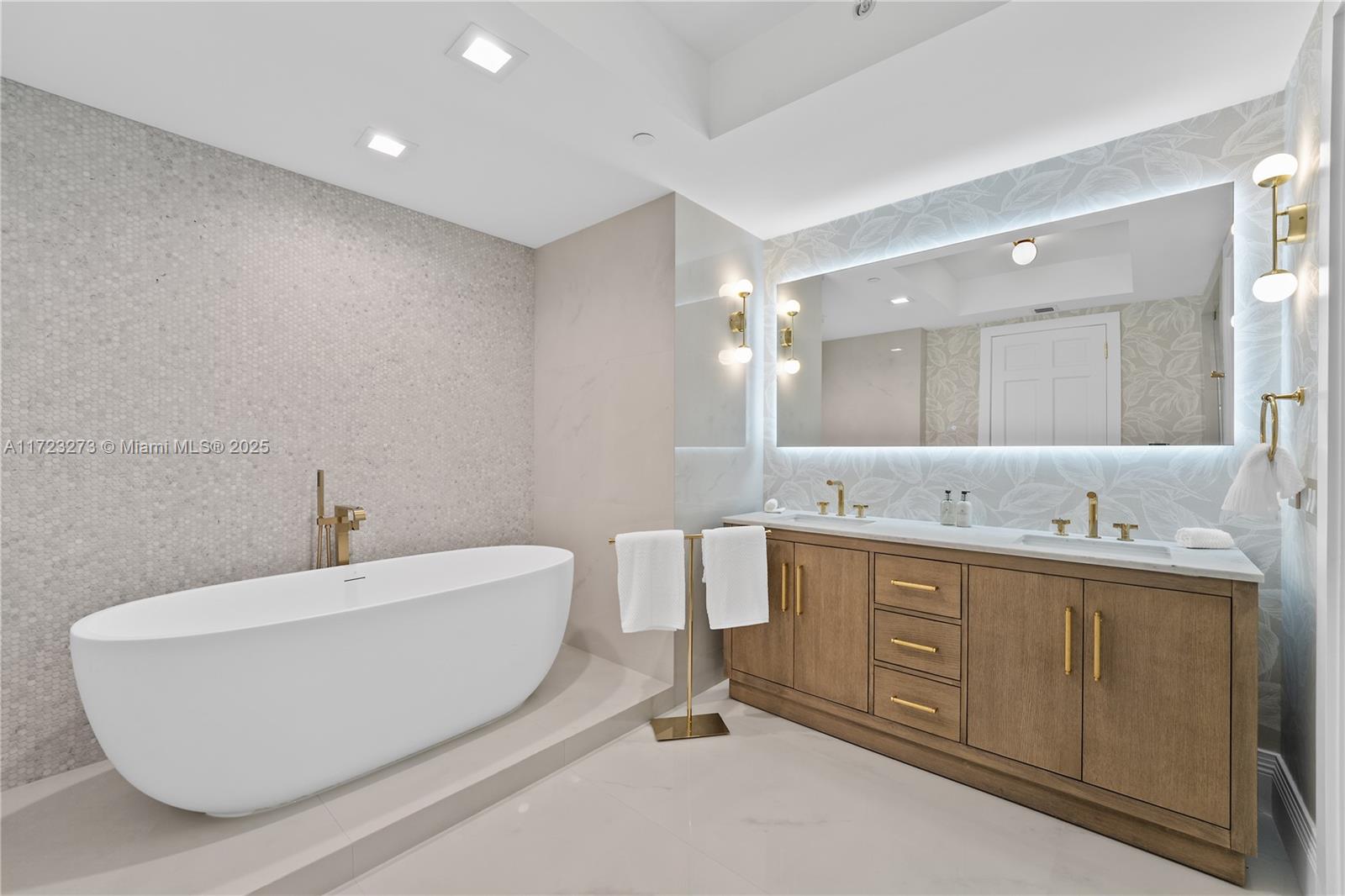 7400 OCEANSIDE AT FISHER - Residential