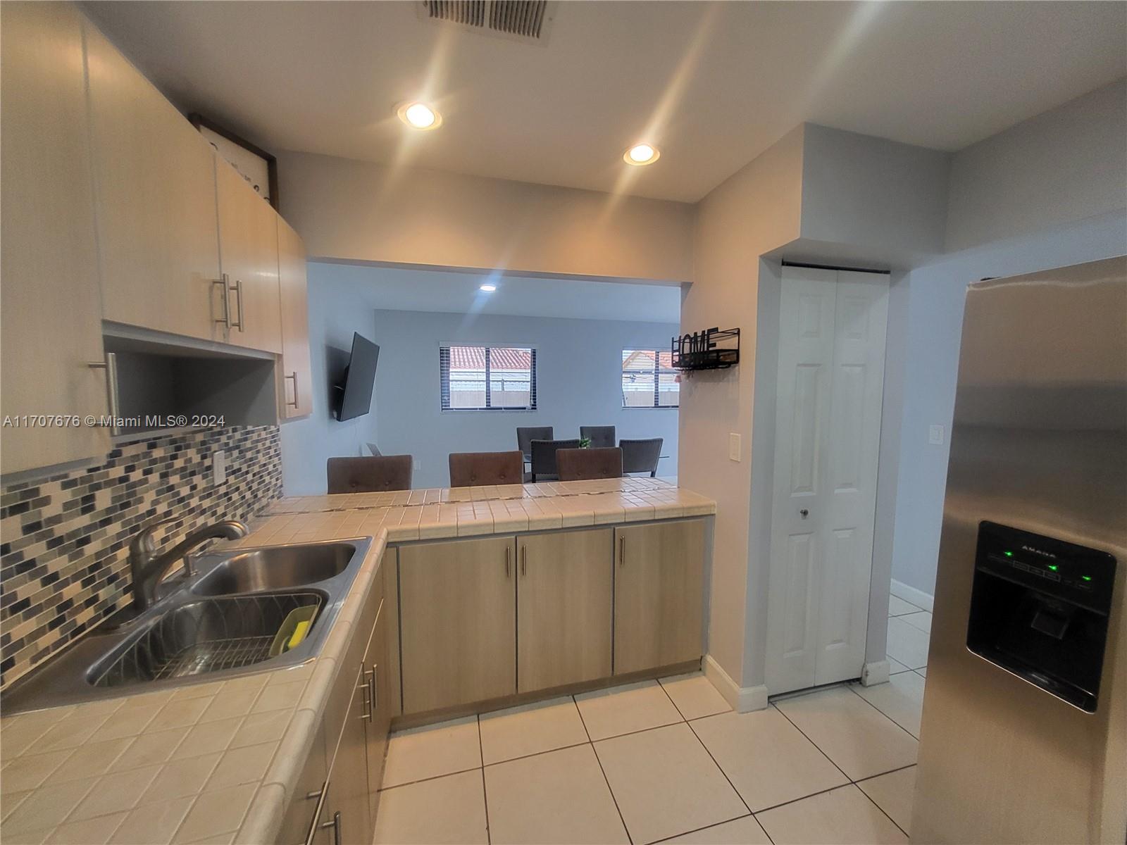 HOMES OF CORAL WAY - Residential Lease