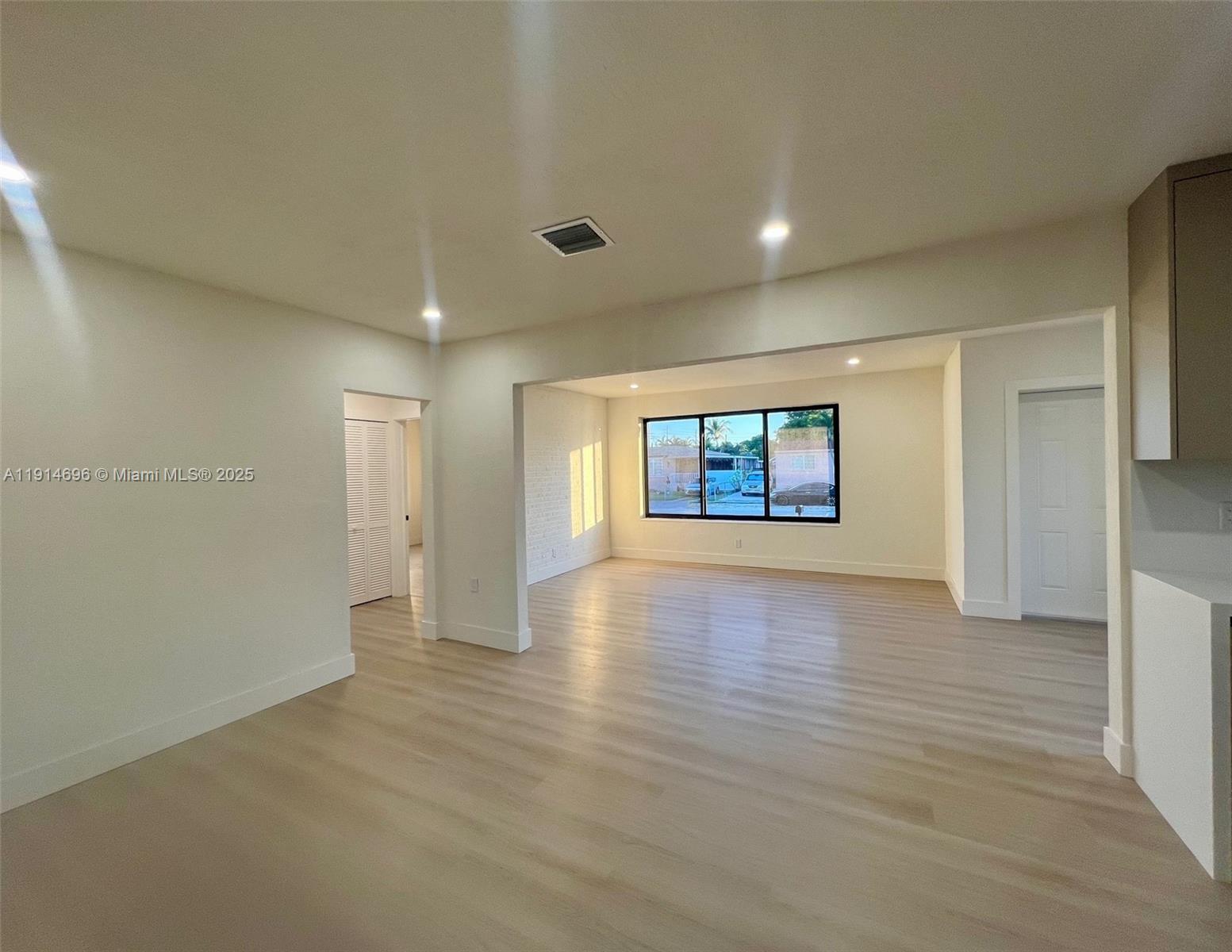 PALM ESTATES - Residential