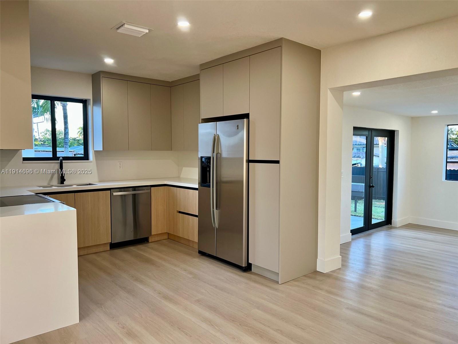 PALM ESTATES - Residential