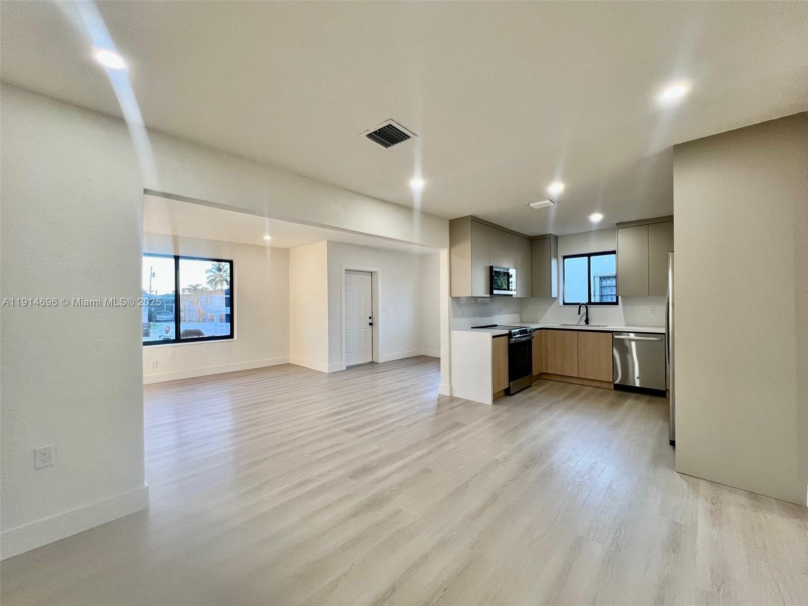 PALM ESTATES - Residential