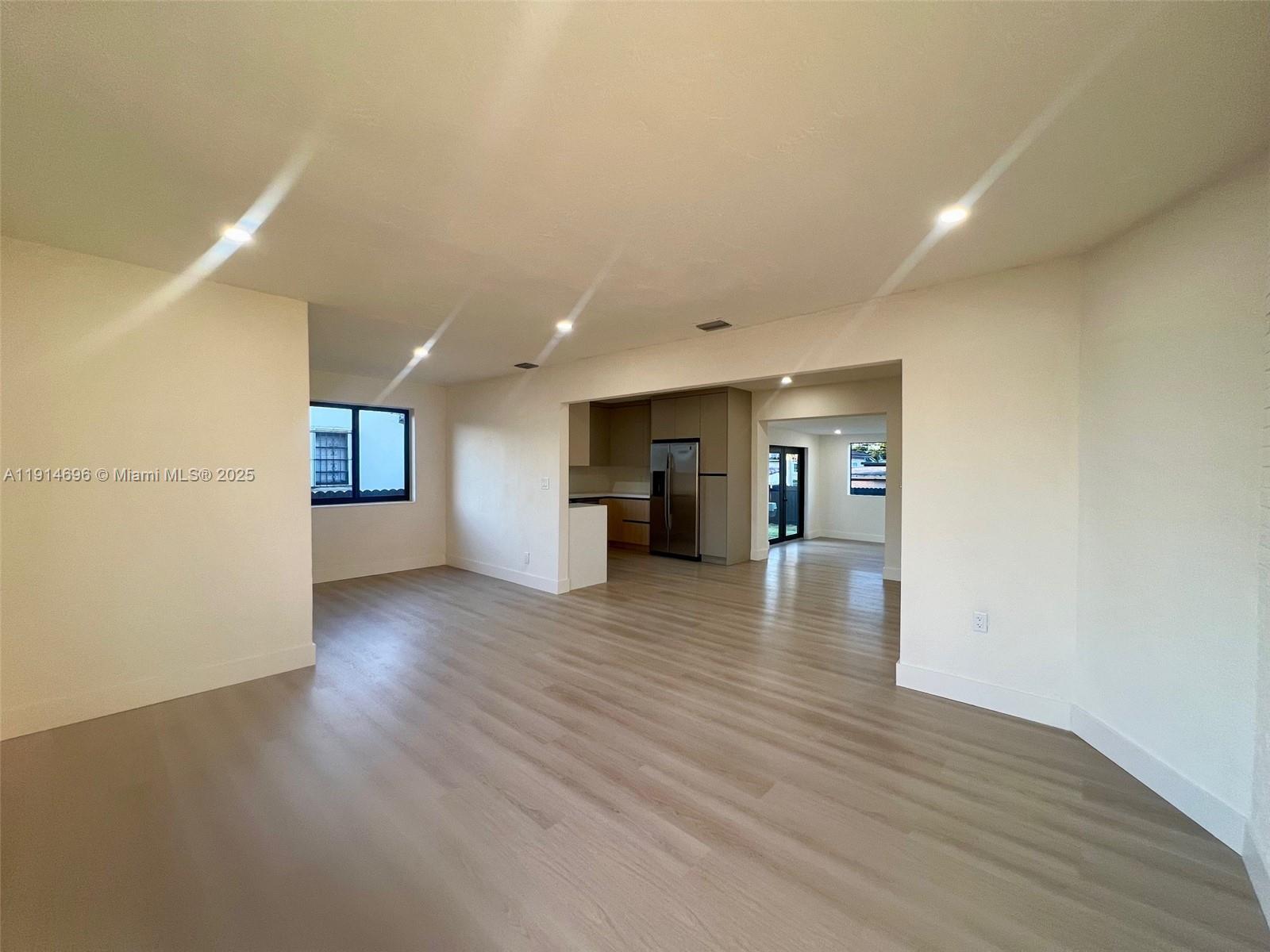 PALM ESTATES - Residential