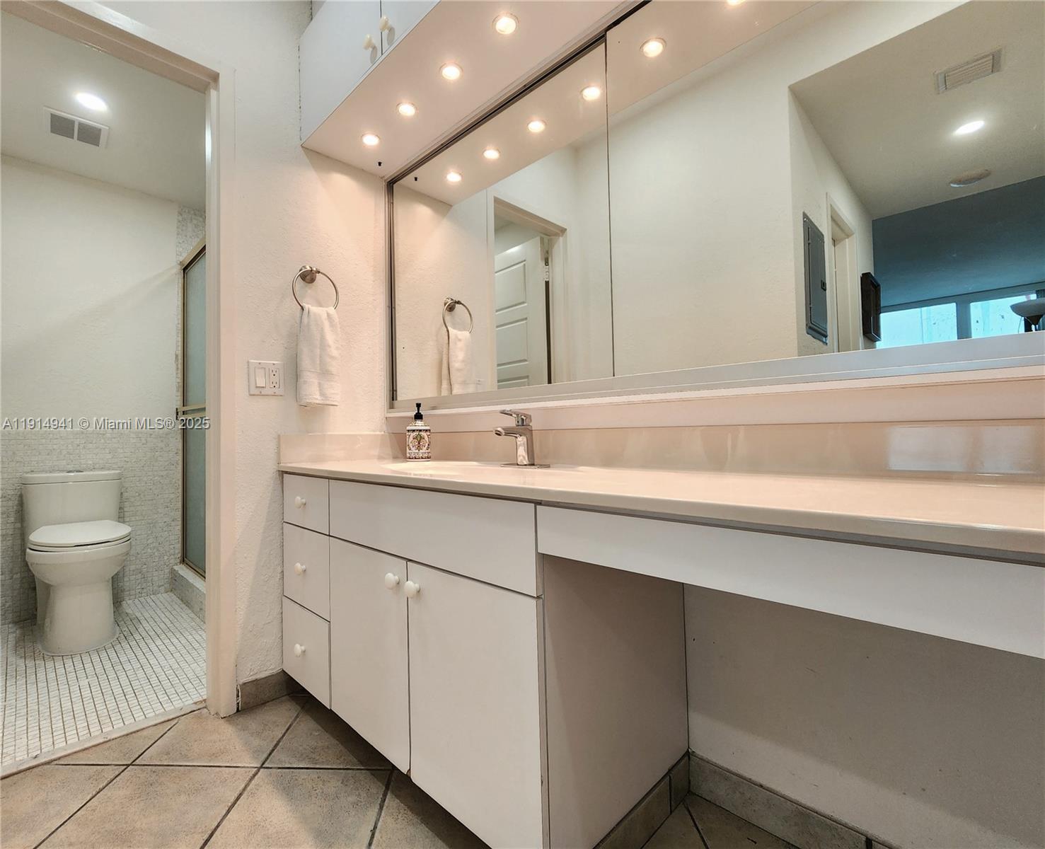 ALEXANDER TOWERS CONDO - Residential