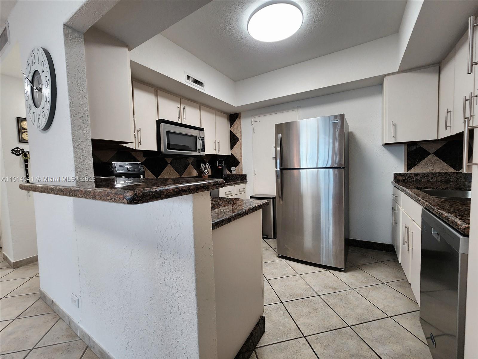 ALEXANDER TOWERS CONDO - Residential