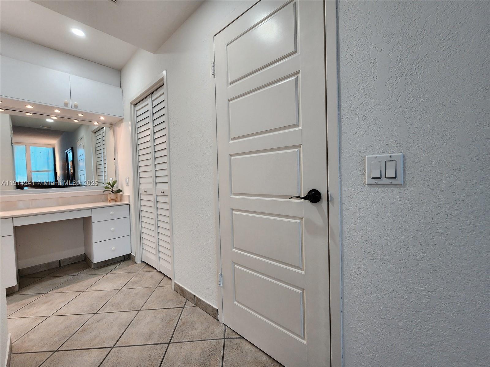 ALEXANDER TOWERS CONDO - Residential