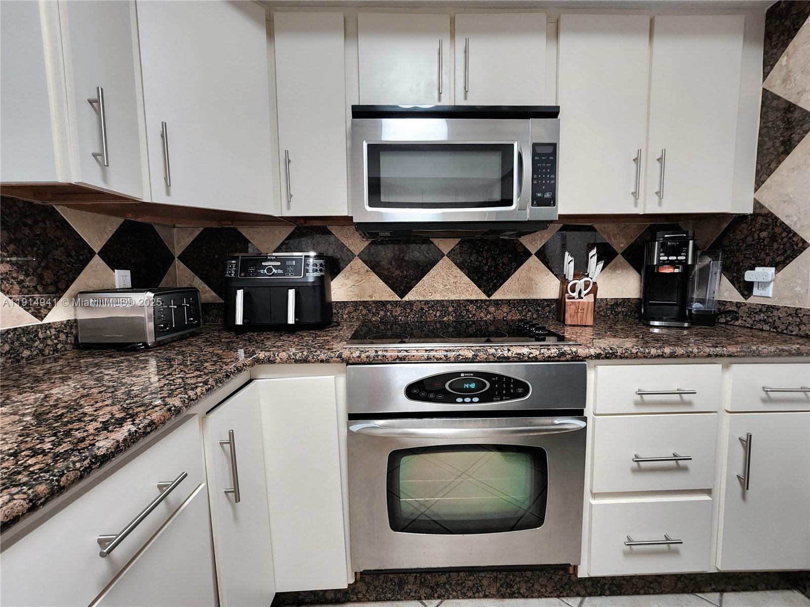 ALEXANDER TOWERS CONDO - Residential