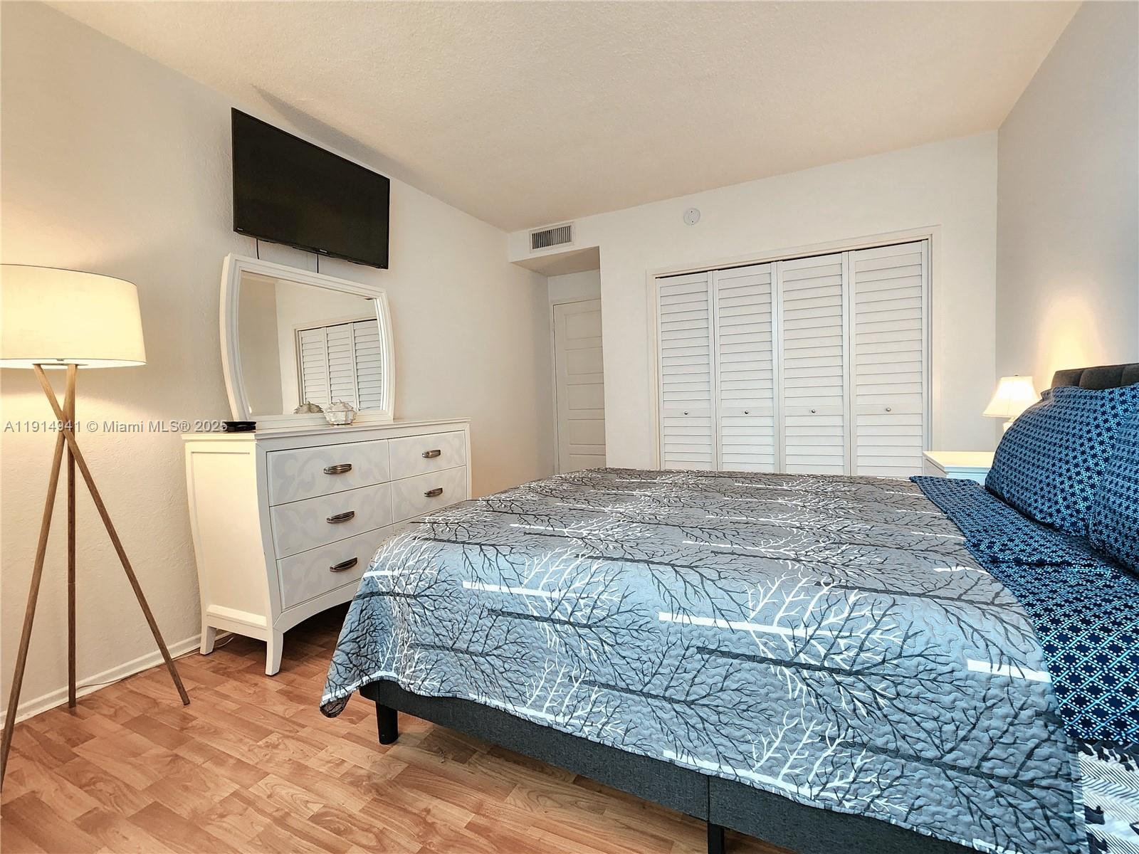 ALEXANDER TOWERS CONDO - Residential