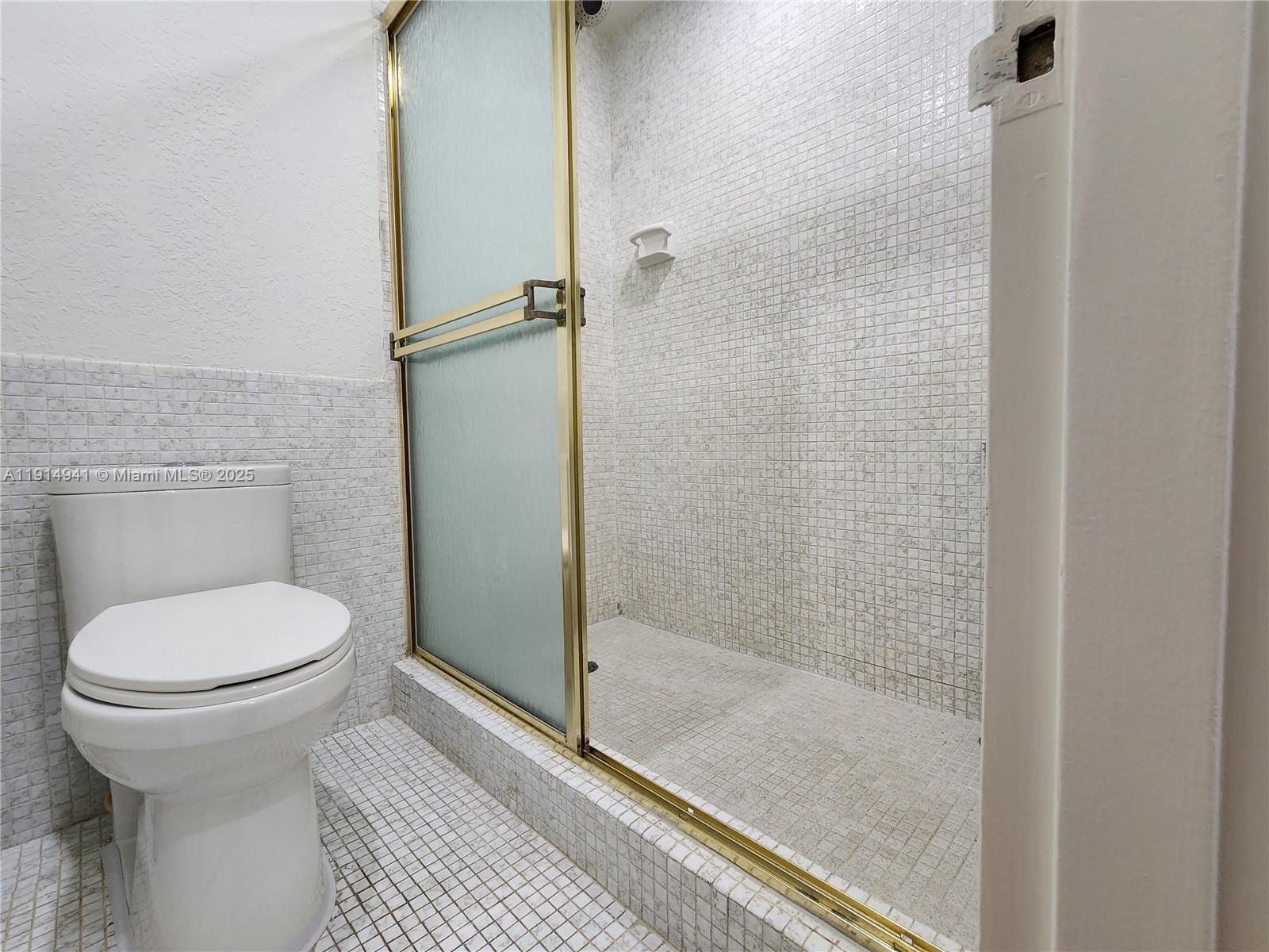 ALEXANDER TOWERS CONDO - Residential