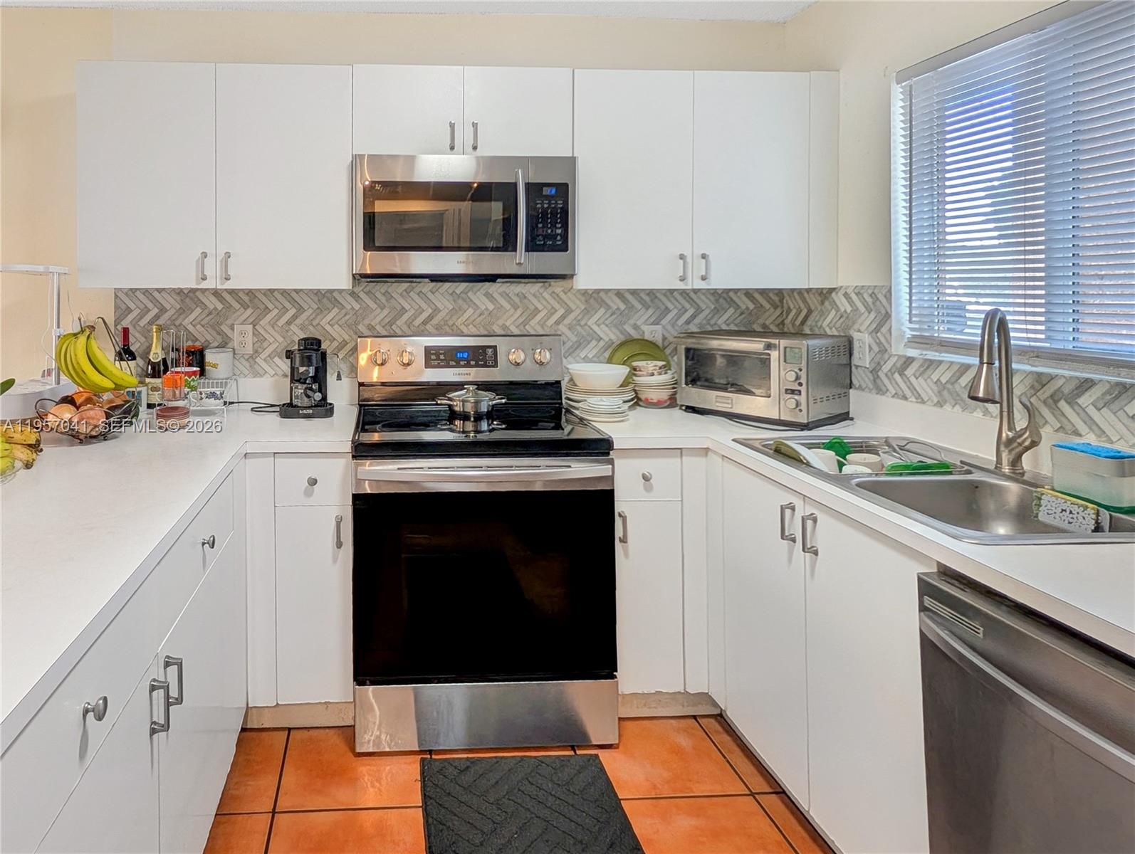 PASEO REAL CONDO - Residential