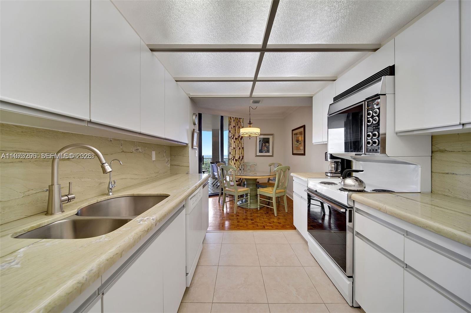 TOWERS OF QUAYSIDE CONDO - Residential