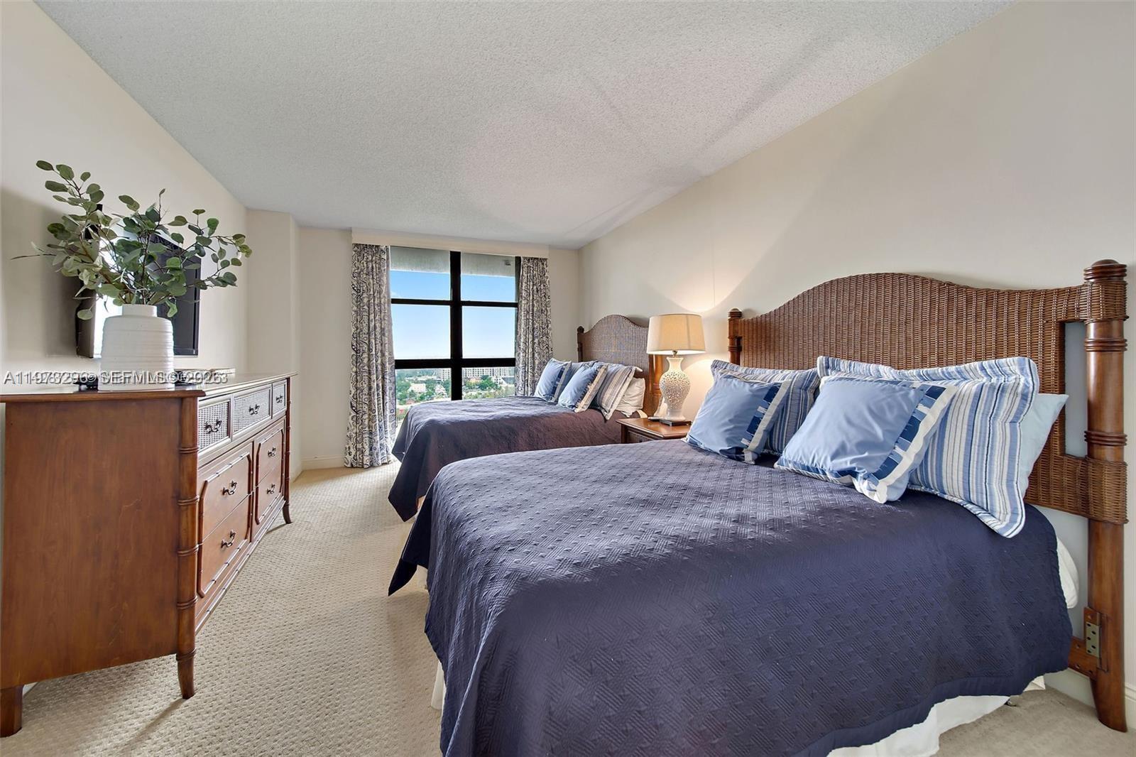 TOWERS OF QUAYSIDE CONDO - Residential