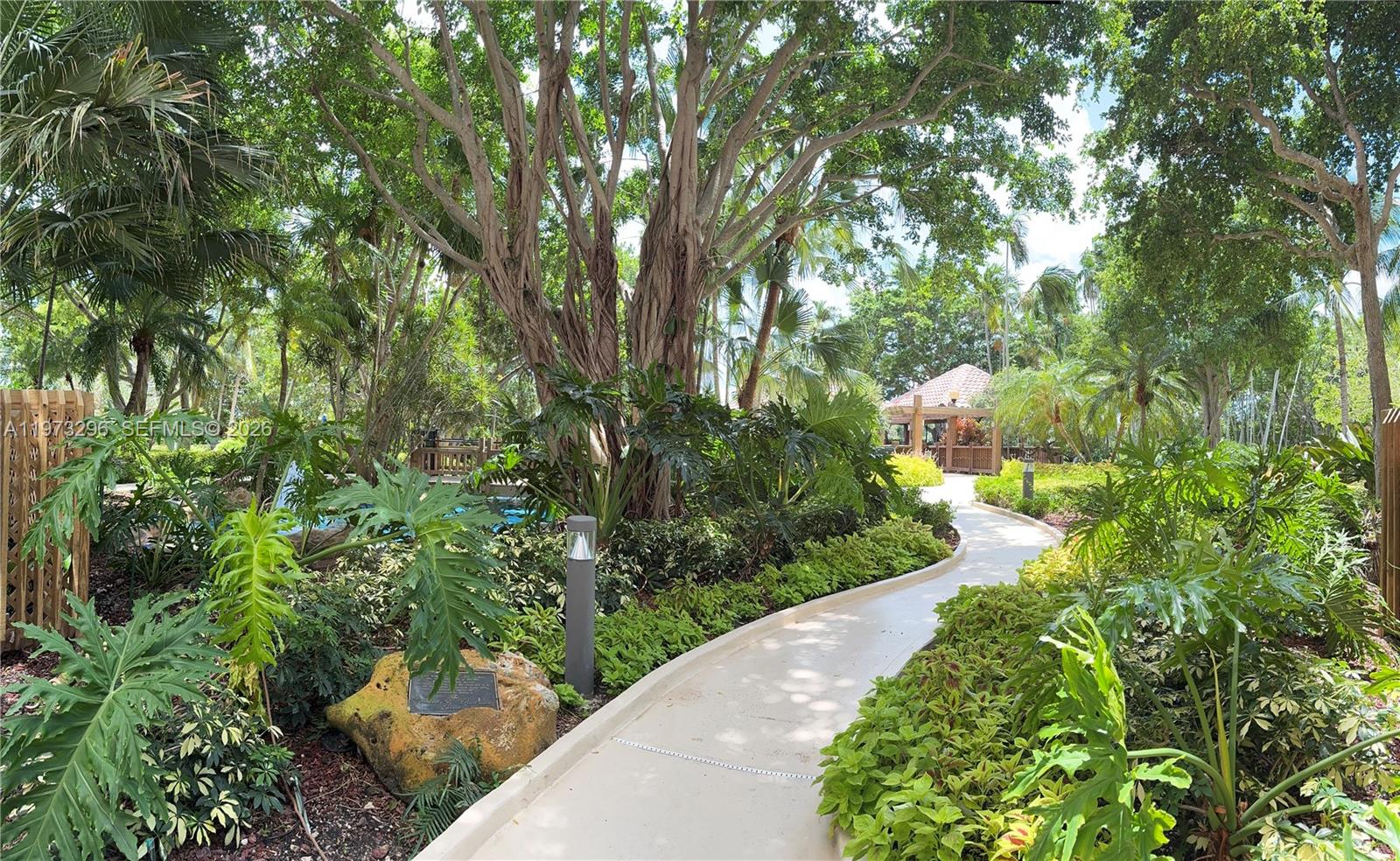 TOWERS OF QUAYSIDE CONDO - Residential