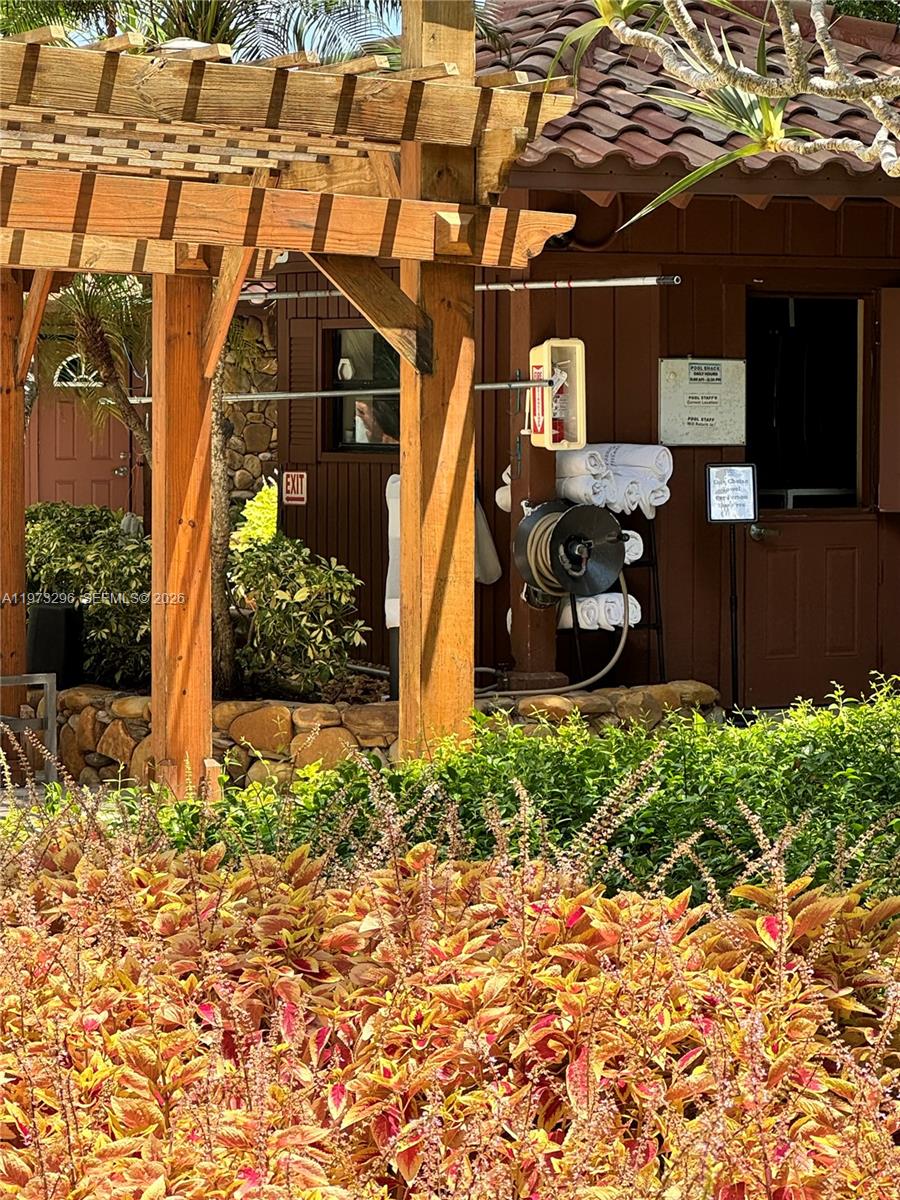 TOWERS OF QUAYSIDE CONDO - Residential