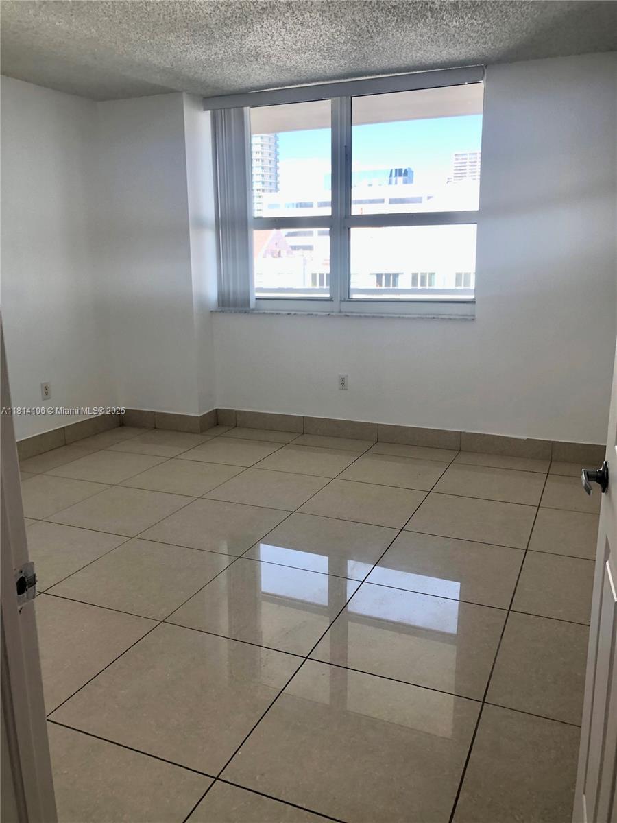 THE MARK ON BRICKELL COND - Residential Lease