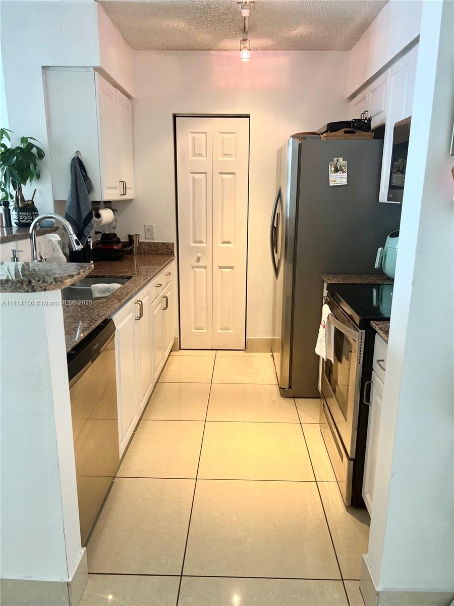 THE MARK ON BRICKELL COND - Residential Lease