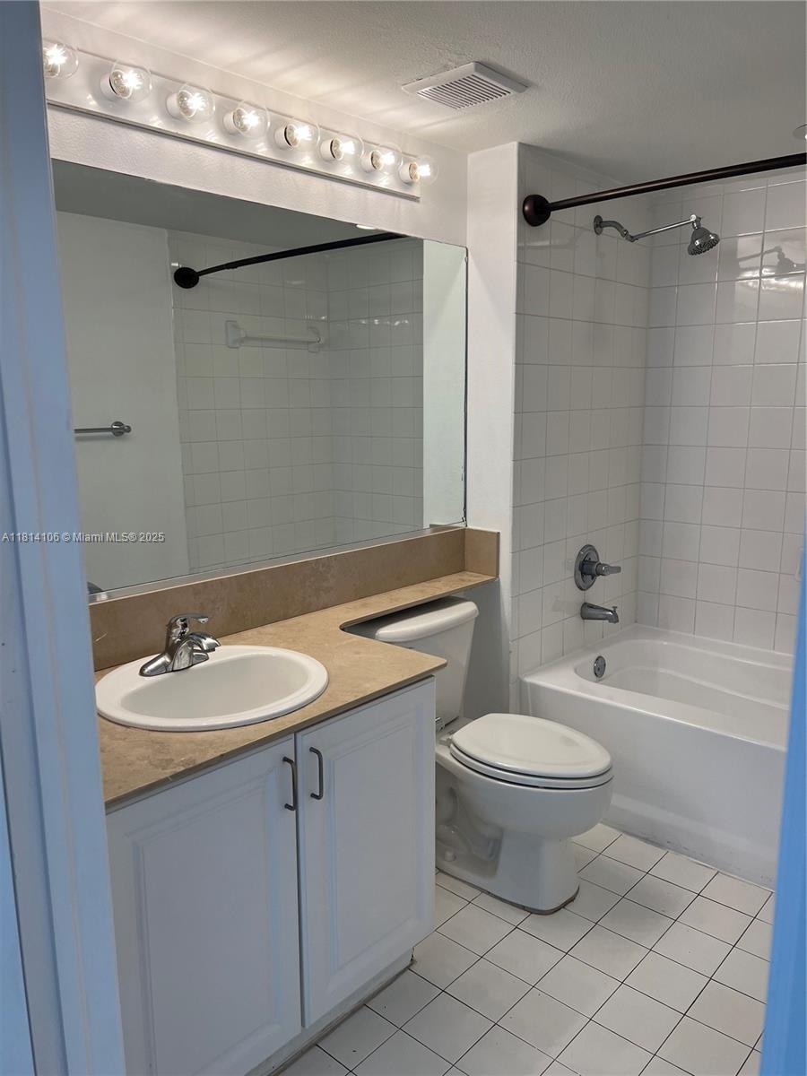 THE MARK ON BRICKELL COND - Residential Lease