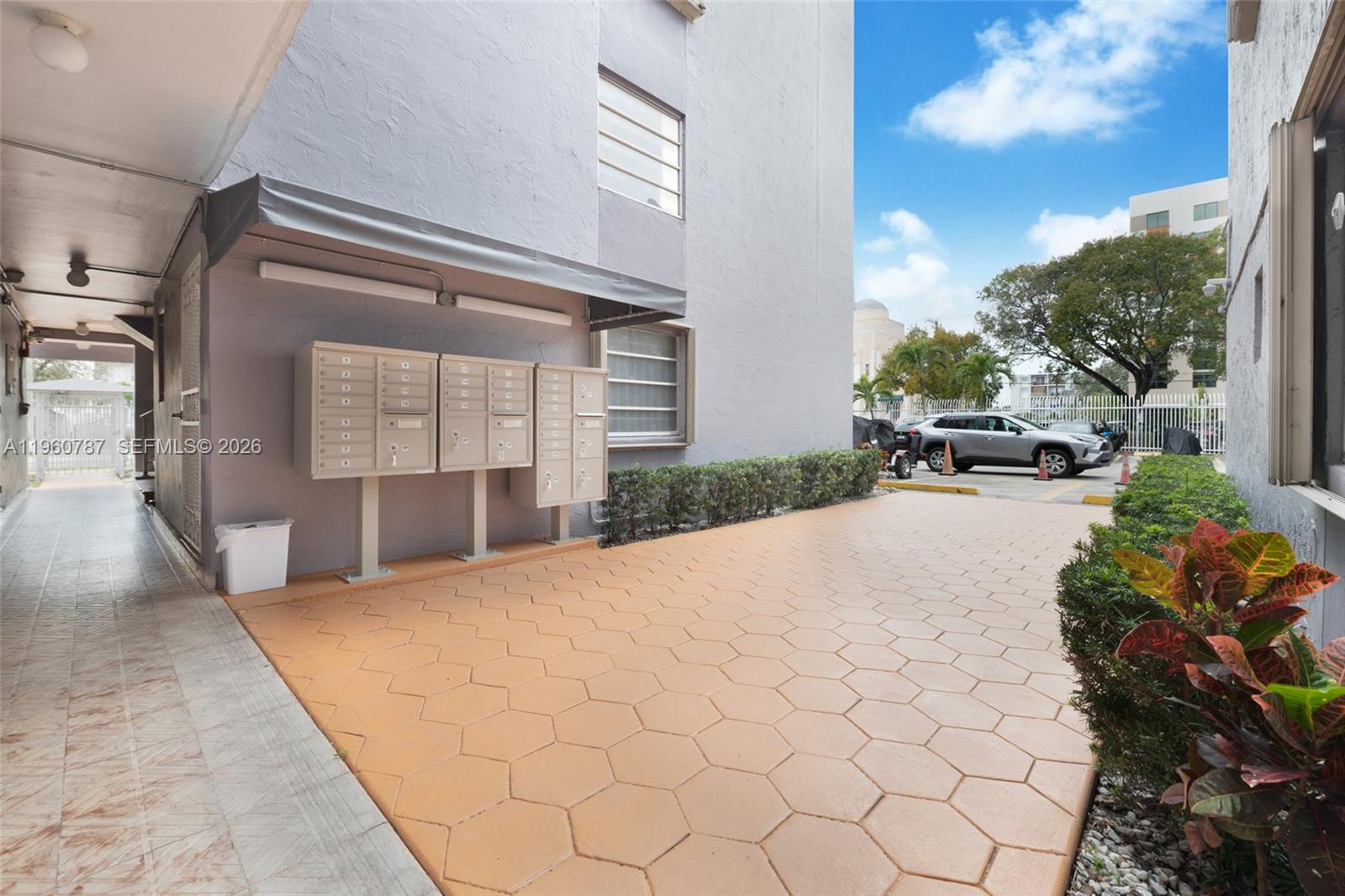 PALM BREEZE CONDO - Residential