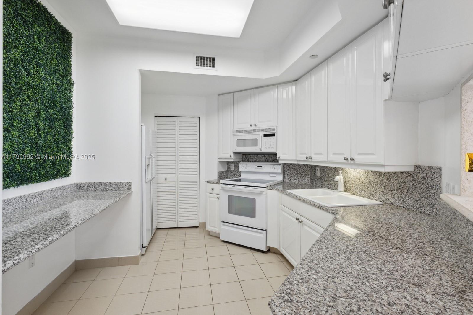 888 Brickell Key Dr 1600