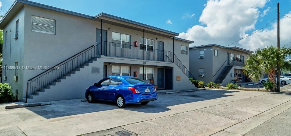 Welcome to your new home! This beautiful 2/1 apartment is bright, spacious and offers comfort in every corner.