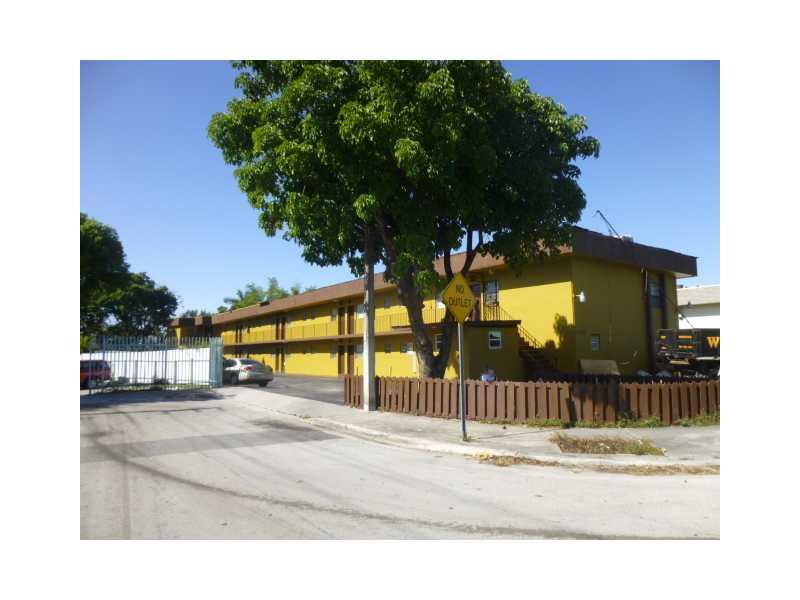 1 Bedroom Apartment. 600 sf. New Central a/c . Tile Floors, Large Terrace & Assigned Parking.
