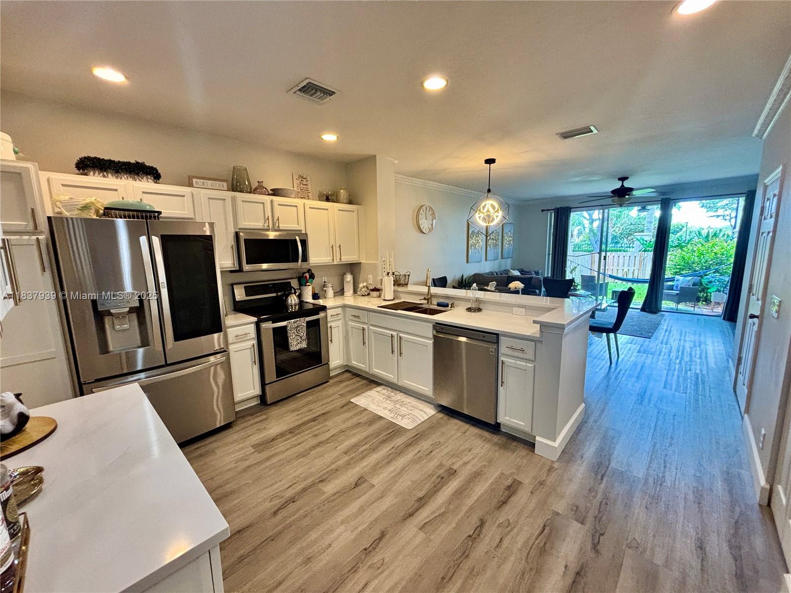 8143 Bellagio Ln 8143