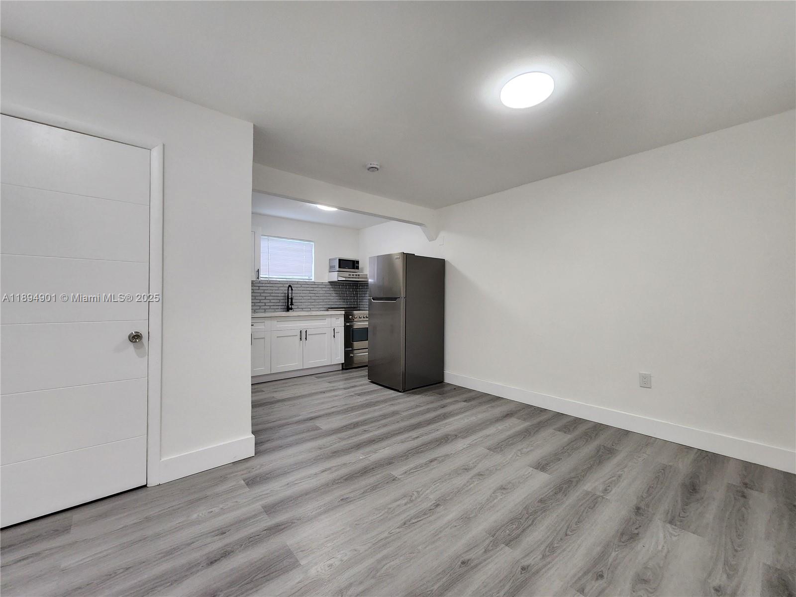HOLLYWOOD BEACH GARDENS - Residential Lease