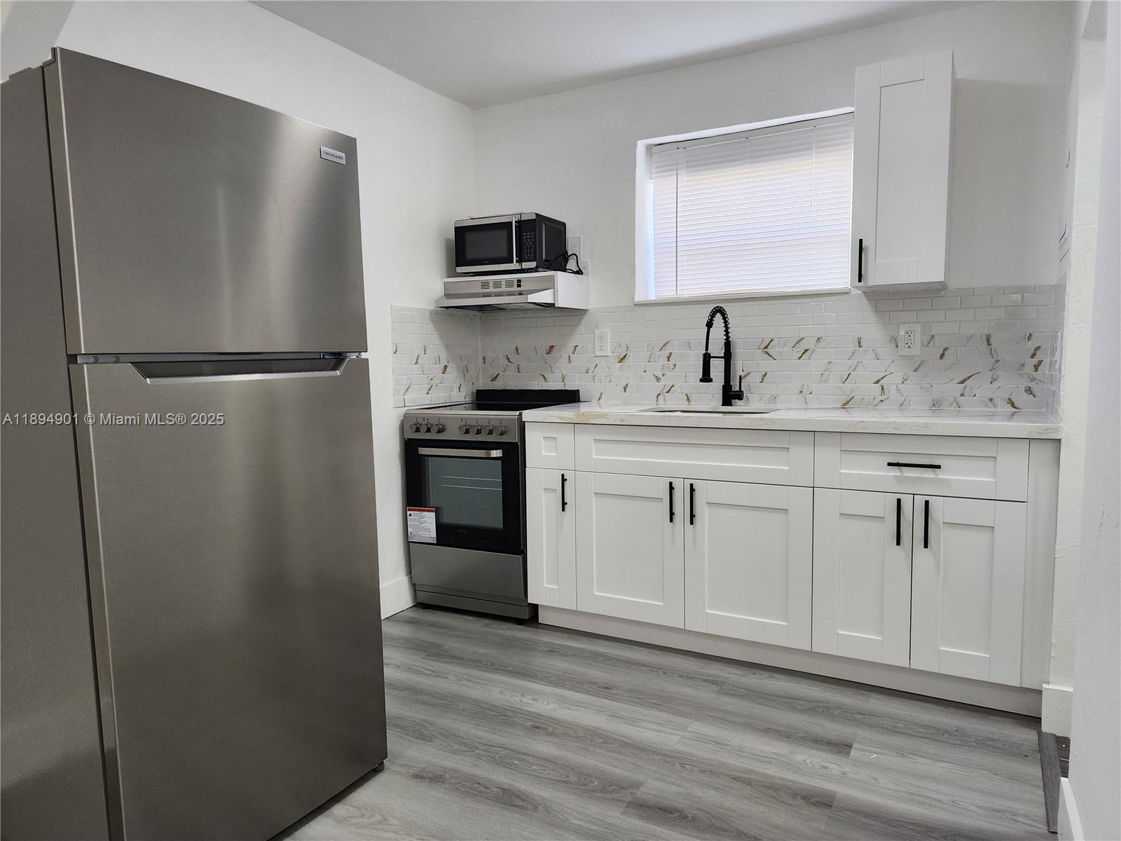HOLLYWOOD BEACH GARDENS - Residential Lease