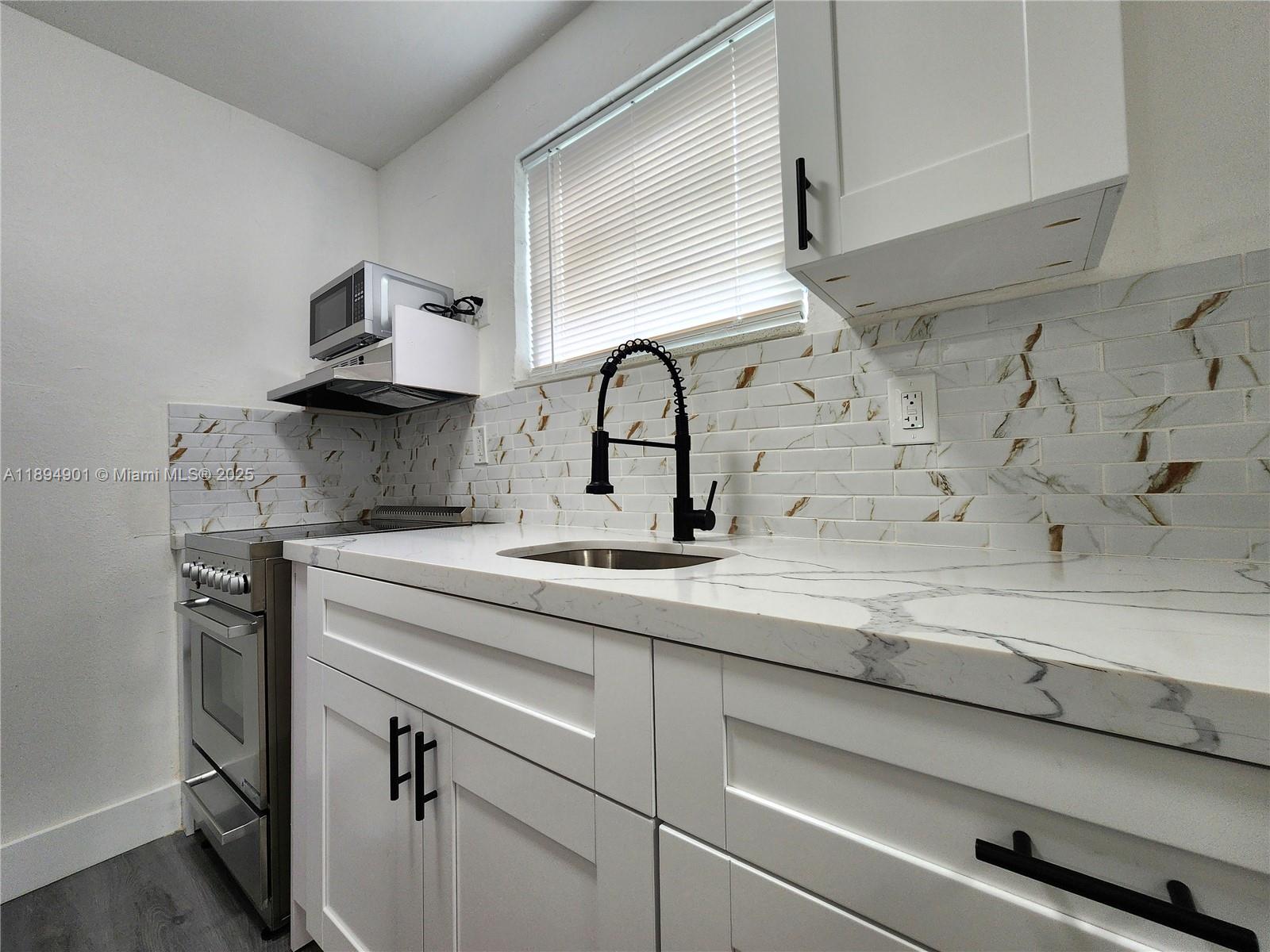 HOLLYWOOD BEACH GARDENS - Residential Lease
