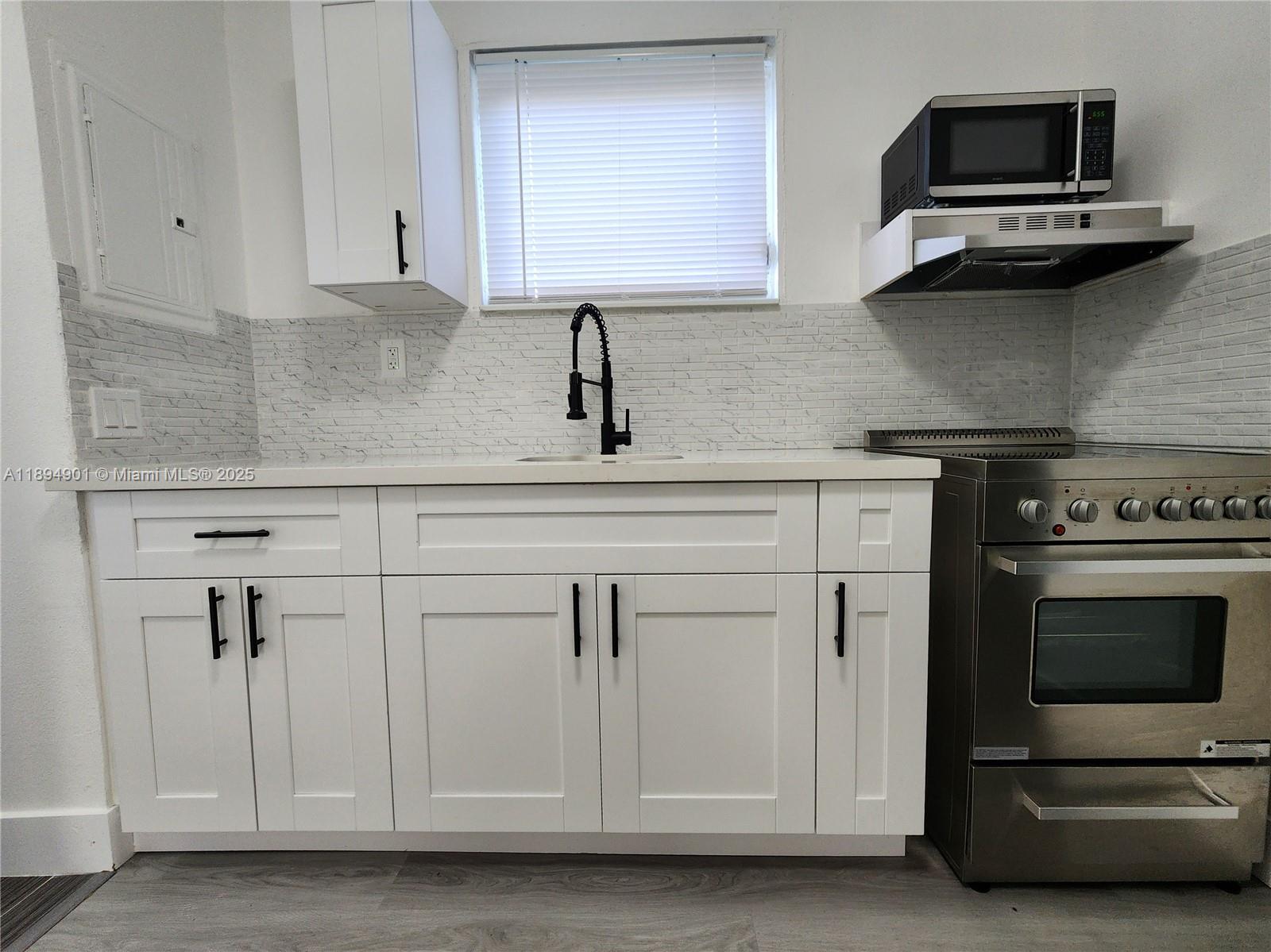 HOLLYWOOD BEACH GARDENS - Residential Lease