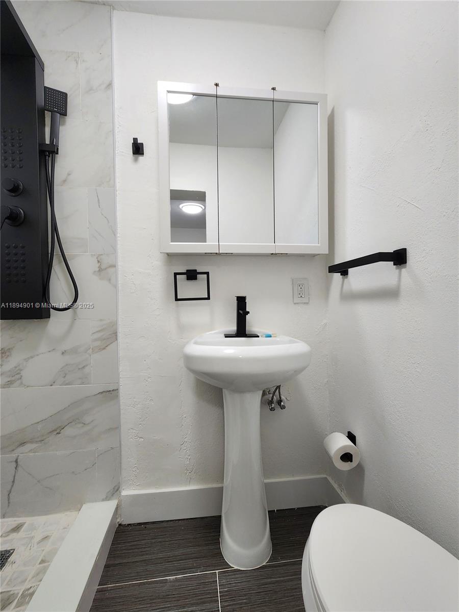 HOLLYWOOD BEACH GARDENS - Residential Lease