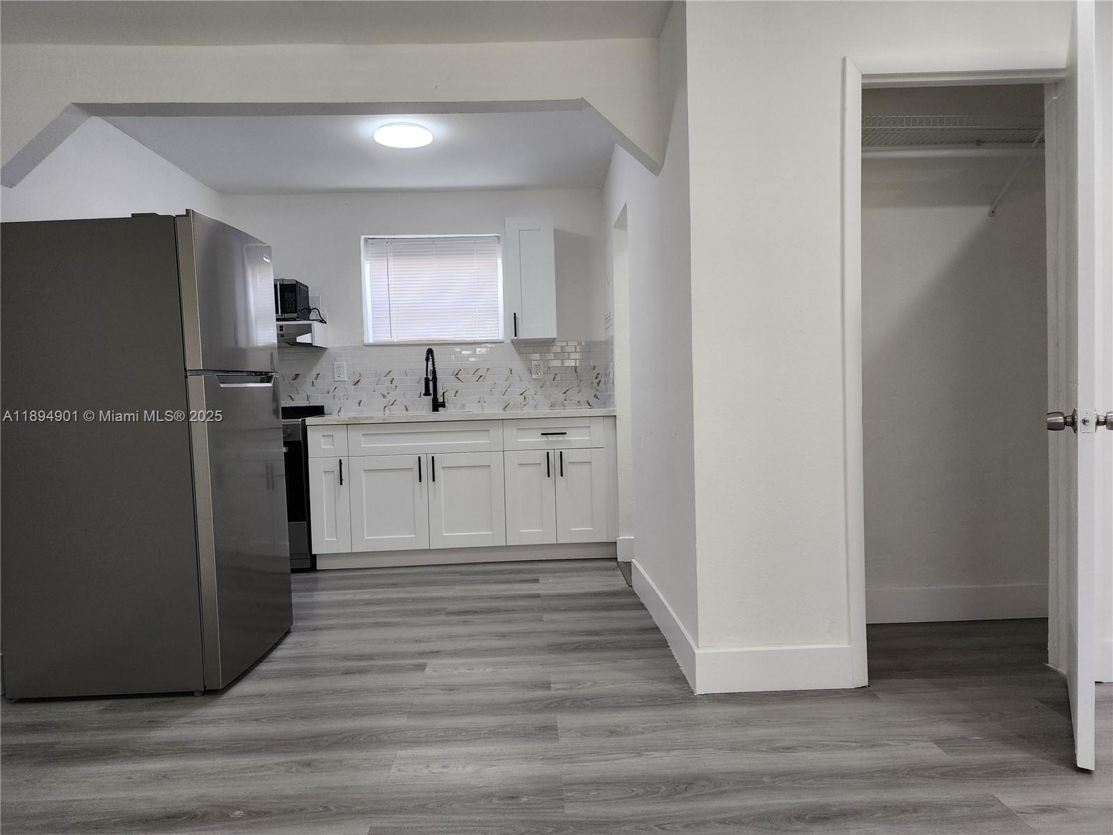 HOLLYWOOD BEACH GARDENS - Residential Lease