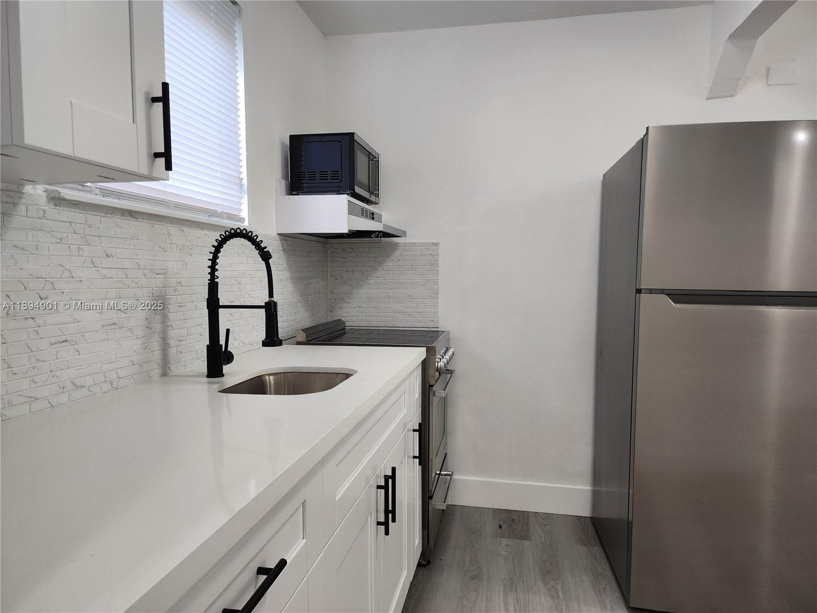 HOLLYWOOD BEACH GARDENS - Residential Lease